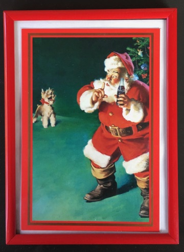 04629-1 € 5,00 coca cola afbeelding kerstman met hond 12x18 cm.jpeg